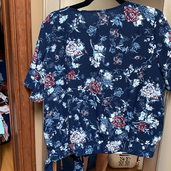 Socialite woman’s blouse, size XL - Picture 2 of 4